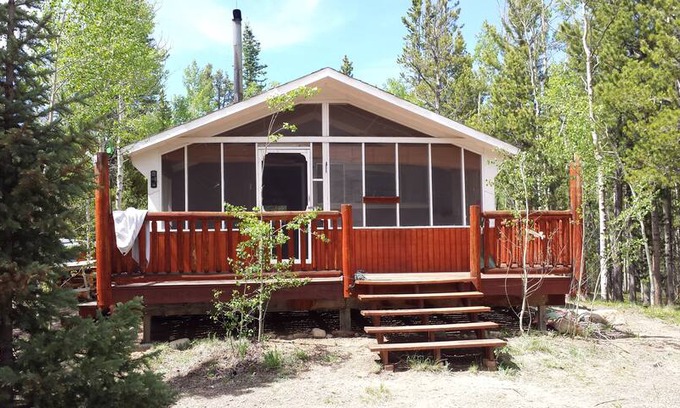 Fairplay Cabin | Rustic Off-Grid Cabin in Woods w Treehouse