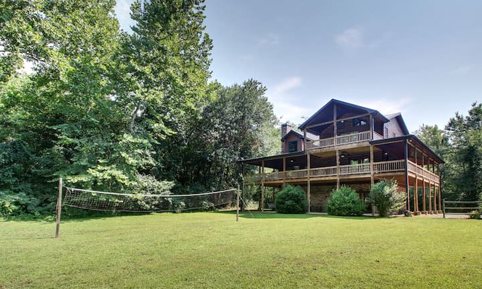 Copperhill Cabin | Canoe Cruise - Luxury on the Ocoee River