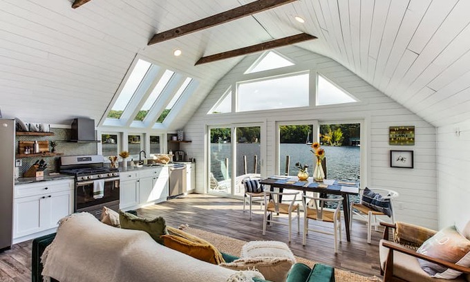 Newbury Cabin | Relaxing Sunapee Overwater Cottage