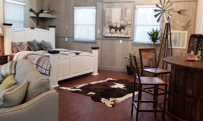 Roswell House | "The Lodge" at Canton St!
