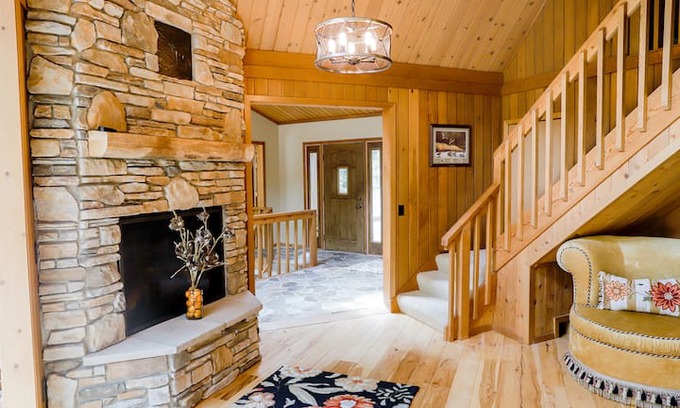 Lake Mills House | The Treehouse