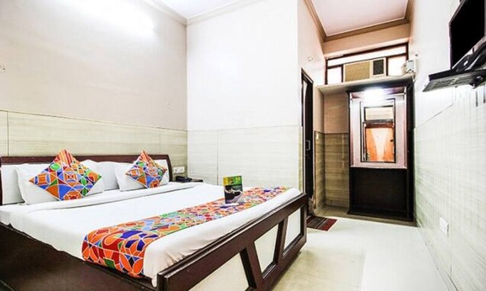 Bani Park Hotel | Cozy Deluxe room in jaipur