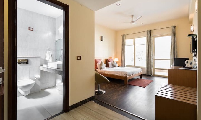 DLF Phase 1 Apartment | Airbnb- Studio Apartment Golf Course Road Gurgaon