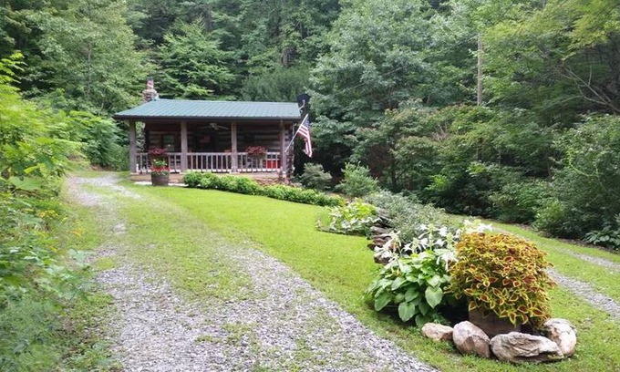 Leicester Cabin | STAR HAVEN LODGING- ASHEVILLES AUTHENTIC LOG CABIN