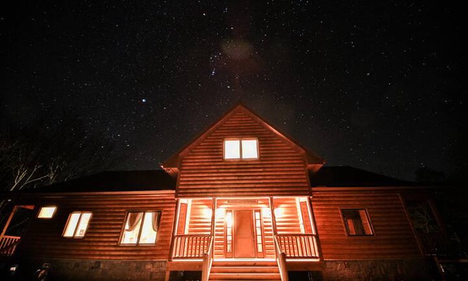 Topton Cabin | Lazy Bear Lodge of Lake Nantahala: On Lake in cove