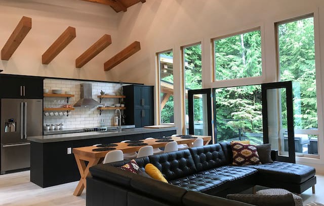 Tofino House | The Spot on Cox Bay -3 minute walk to the beach