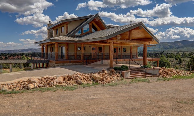 Alton House | The Grand Skyview - Between Bryce and Zion