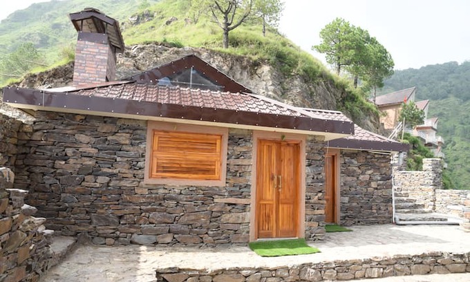 Kandaghat Resort | Kali Tibba Resort Chail Deluxe Room All Meal Plan
