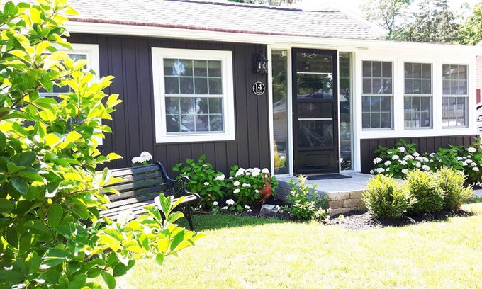 Historic Old Town House | Dunbar Cottage Niagara on the Lake