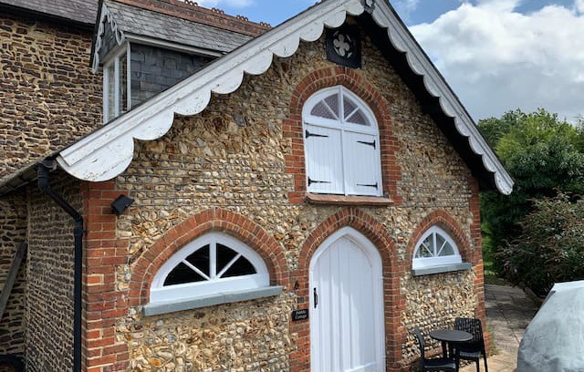 Farnham House | Pebble Cottage, great location, self contained