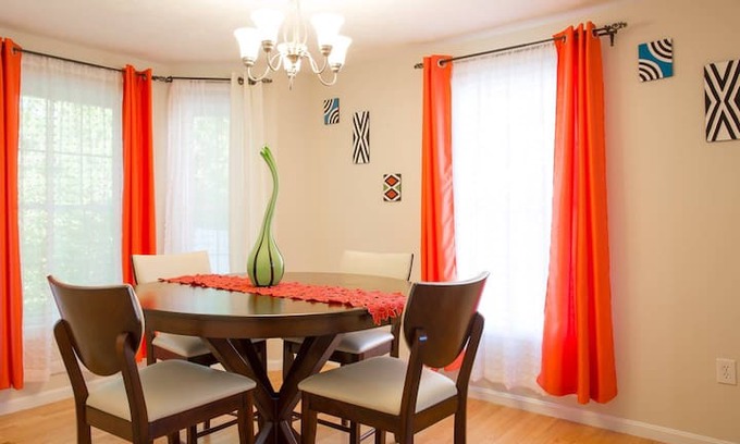 Dover House | Close to everything! Cute Comfy Red Room in Dover