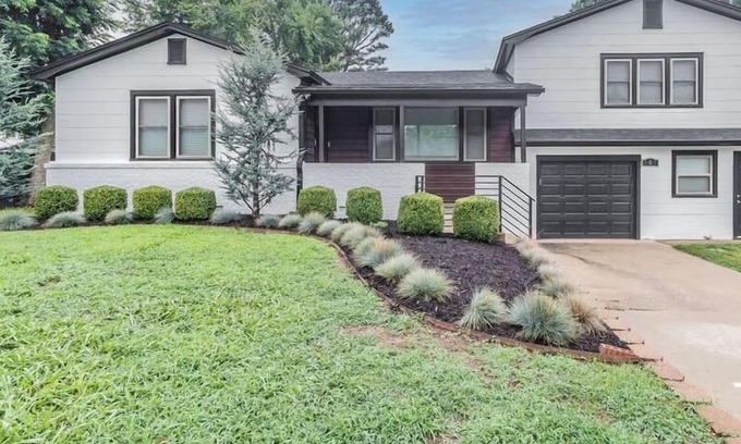 Downtown House | Villa Bella elegant family retreat in downtown Bentonville