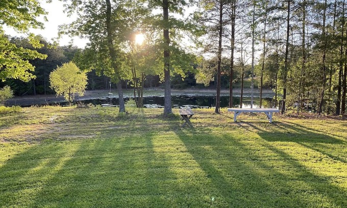 Ruther Glen Cottage | Stay and Play! Country Cottage Getaway with PRIVATE 3 Acre Swimming Pond