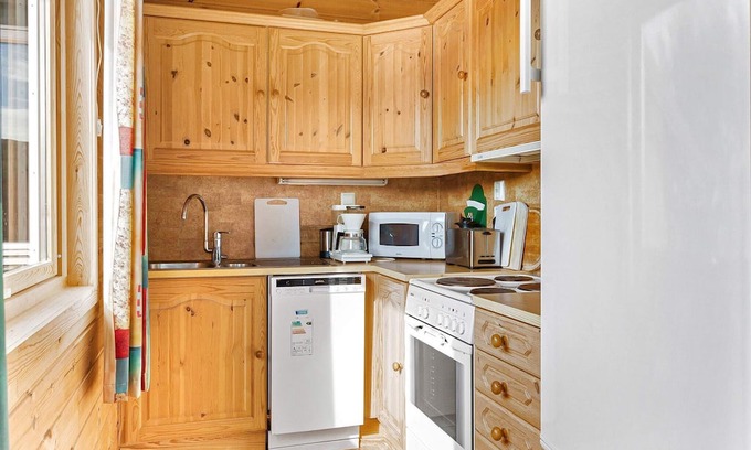 Gulen Municipality House | 6 person holiday home in Ånneland