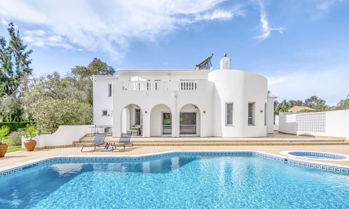 Penina Villa | Villa Valinhos - Three Bedroom Villa, Sleeps 10
