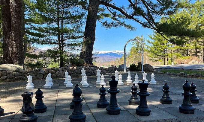 North Conway House | Charming Stonehurst Manor Unit, Close to Downtown N. Conway & Outdoor Fun
