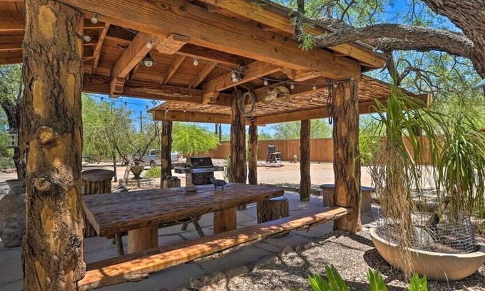 Oracle Heights Estates House | Cozy Casita close to hiking and biking trails