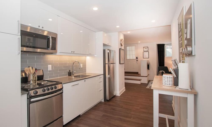 Bloomingdale Apartment | Stylish 1BR oasis with AC, laundry, next to park!