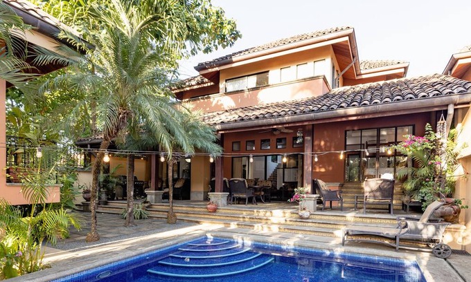 Tamarindo House | Secluded Luxury Retreat 100m from Beach w/ Private Pool & Courtyard!