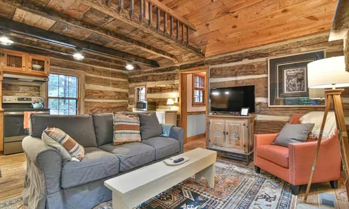 Black Mountain House | Ursa Minor - Cottonwood Properties