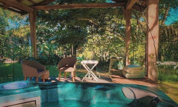 Palm Grove Cottage | RAINFOREST RETREAT, STONE COTTAGE w SPA - WHITSUNDAYS