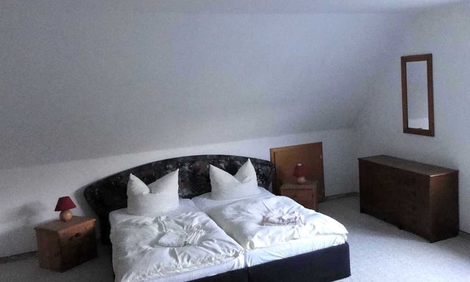 Lubkow Apartment | Double room 30 m² (shared bathroom) - thatched roof house Landhaus Ulrich