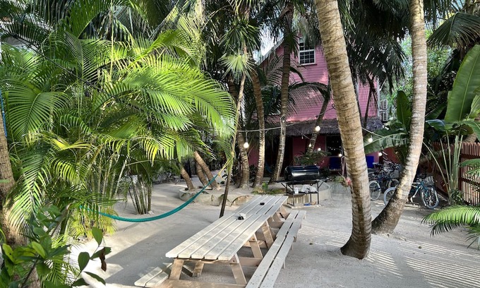 Caye Caulker Apartment | Oceanview/pool/Dock/AC-Barbaras Beach House-3 bed/2 bath sleeps 7
