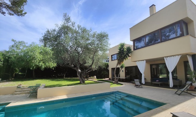 Gelves Villa | Villa Jardines Pool-10 Minutes Seville Center-Free Wifi-Air Conditioning