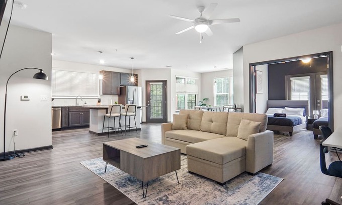 North Raleigh Apartment | King 3BR Suite in North Raleigh