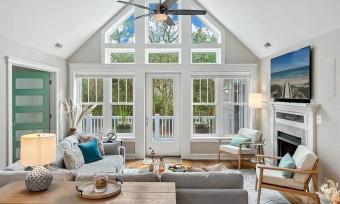 Emerald Isle House | Perfect Oceanside House w Pool, Hot Tub & Screened in Porch, Short walk to beach