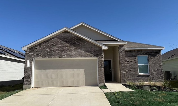 Southside House | Extremely Clean 3 bedroom house with AC & WiFi in San Antonio close to downtown!
