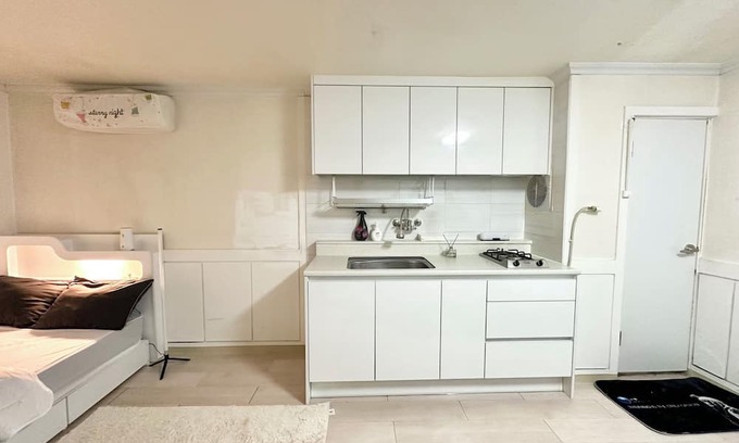 COEX Apartment | Cozy studio with WiFi in central Gangnam, Seoul