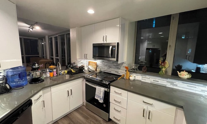 South Beach Apartment | Luxury Stay by the Bay