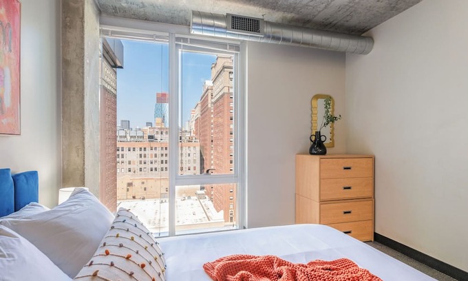 The Loop Apartment | Downtown 2bd #6 +Gym near Park, Lake, Museums