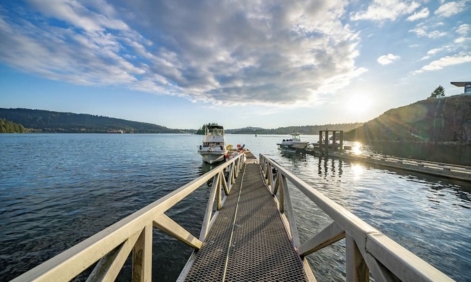 District of North Vancouver Cabin | The Beachfront Cabin at Belcarra