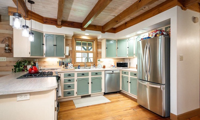 Brevard Cabin | Cozy & Secluded Cabin w/Private Waterfalls, Streams, & Wi-Fi! Pets OK!