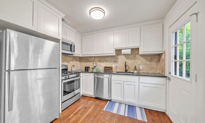 Westcliff House | Entire furnished house less than 1 mile to TCU!