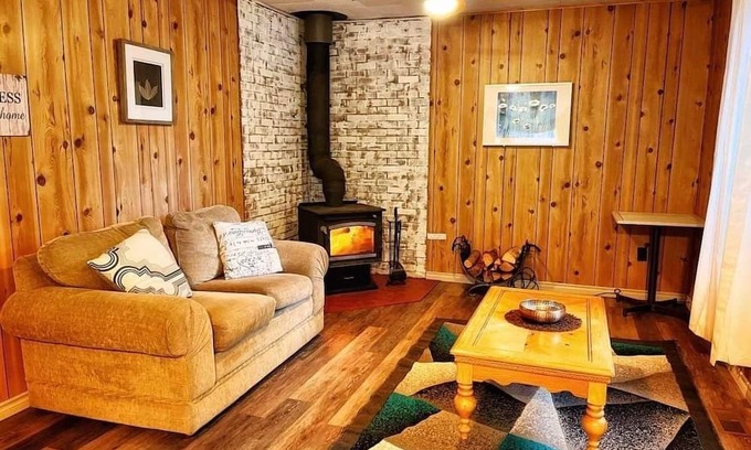 Westerose Cabin | Beautifull Cabin on over a half acre in Norris beach pigeon lake!