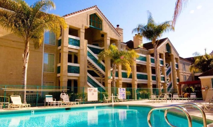 Sunnyvale House | 4 Charming Suites w/Pet-Friendly Rooms, BBQ Area & Fresh Breakfast