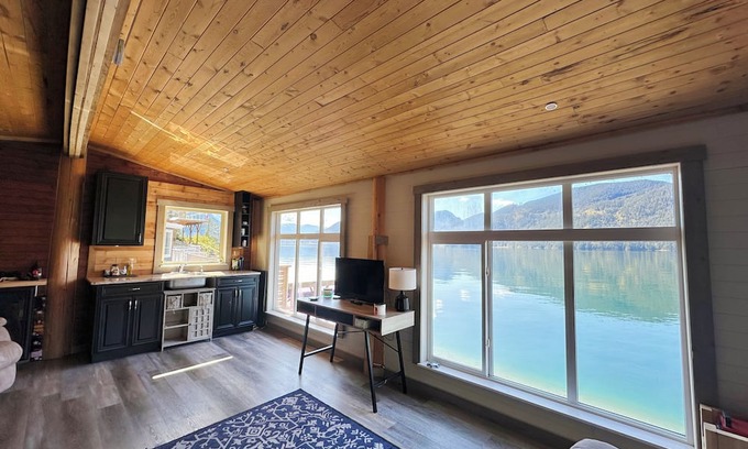 Echo Island Ski Chalet | Ozarks Vortex Island Cabin: Your Serene Lakeside Escape