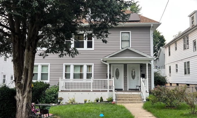Hartford House | Charming 3-bedroom house with WiFi and AC in Hartford