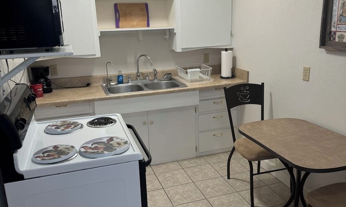 Midland Apartment | Charming 1-bedroom apartment with WiFi & AC close to downtown Midland.