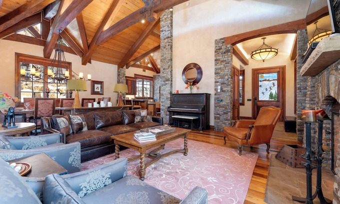 Mountain Village Cabin | Luxurious 3-Bedroom Summit Residence in Telluride with Ski-In Ski-Out & Hot Tub!
