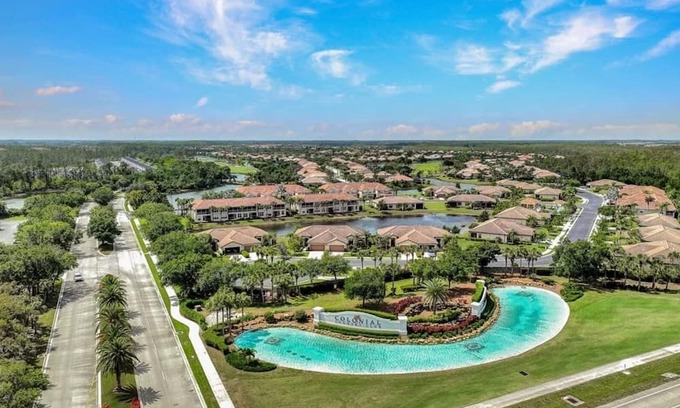 Fort Myers Condo | GORGEOUS 2 Bed/2Bath Condo: Golf Community Fort Myers, FL Pools, Laundry, Tennis