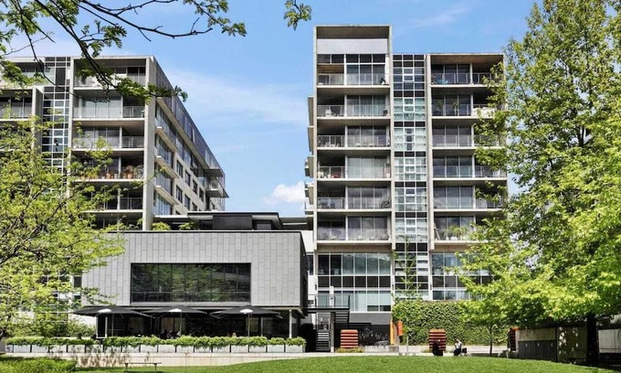 Capital Hill Apartment | Penthouse overlooking Parliament