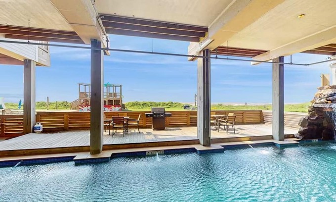 Port Bolivar Cabin | Cozy cabin in oceanfront Bolivar Peninsula with WiFi, AC, Private Pool, Games