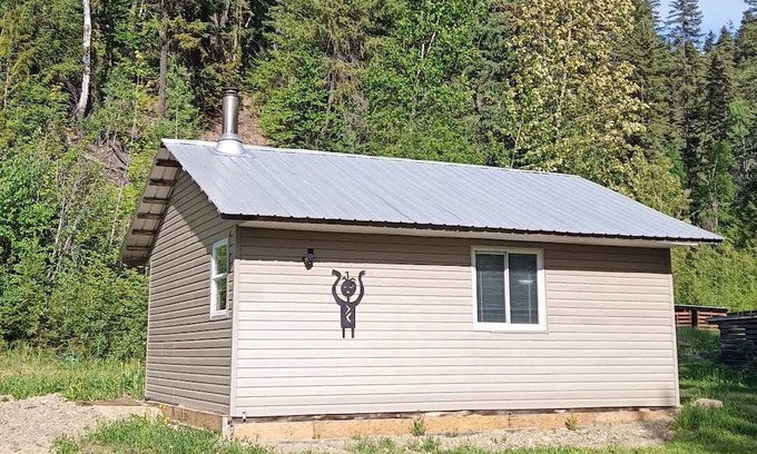 Likely Cabin | Cozy cabin at Cedar Creek , Likely BC
