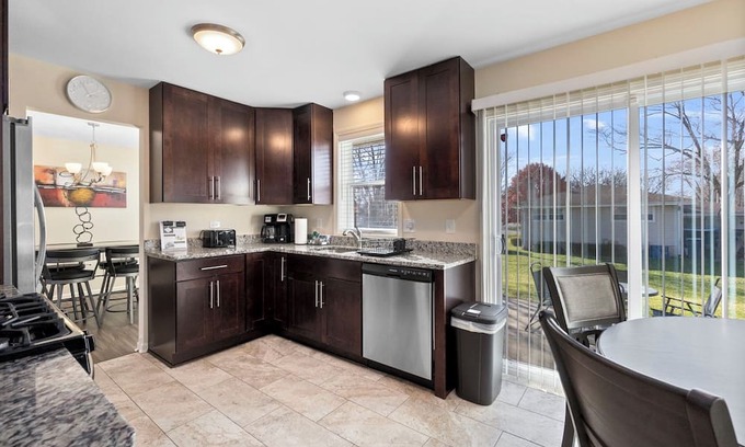 Matteson House | Matteson Rental