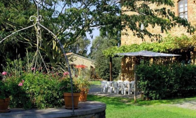 Follonica Apartment | Apartment 'Quadro' with Shared Pool, Shared Garden and Wi-Fi