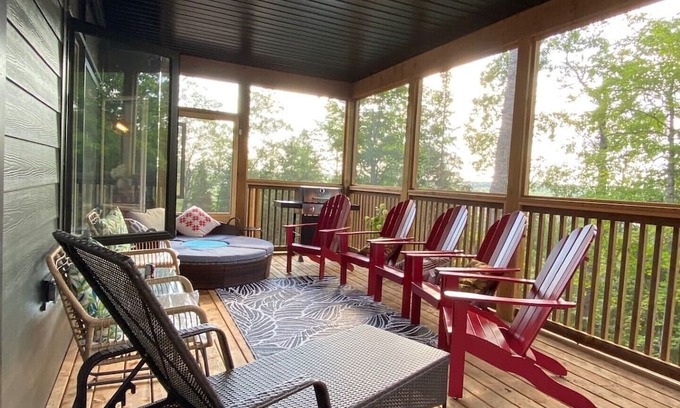 Lake of Bays House | 6BR, 9BED Luxury 4200sqf LOFT close to Dwight Beach, Huntsville, Muskoka